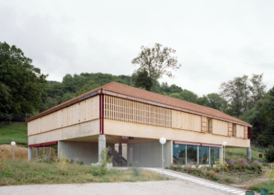 Transformation d’une villa ancienne en 3 villas modernes pour regroupement familial à Villy